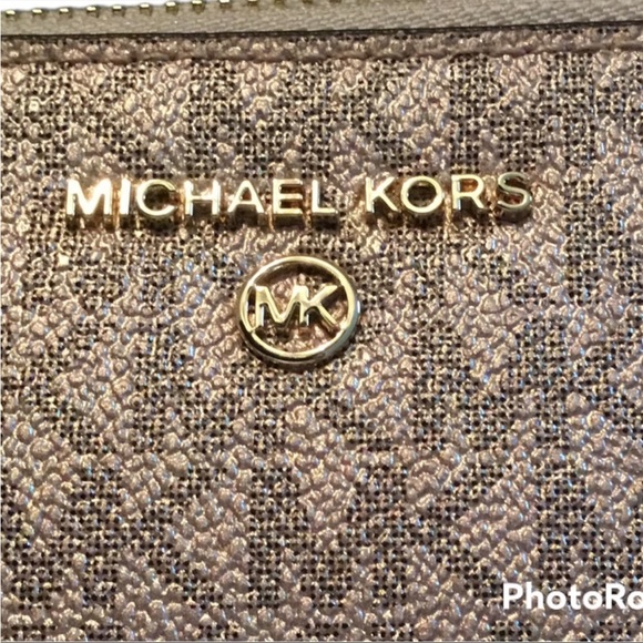 MICHAEL KORS Rose Gold Jet Set Charm Clutch Wristlet - Picture 6 of 7